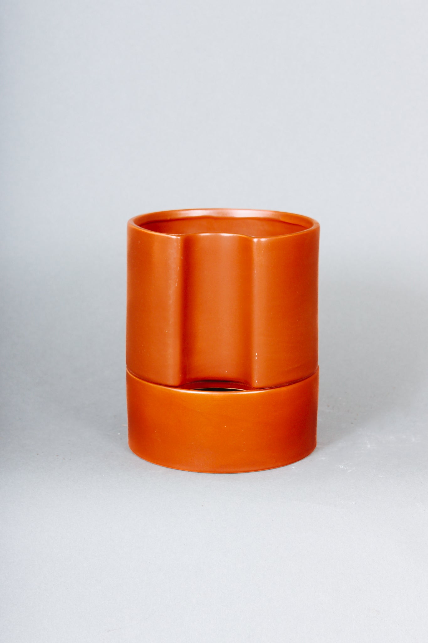 Terracotta self watering pot uses absorbent thread and a water reservoir to deliver water to the plant&